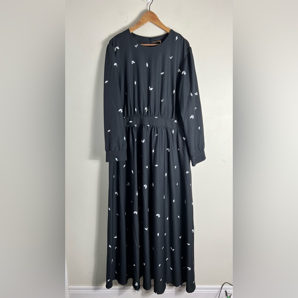 Annah Hariri Natalie Maxi Dress NWT Plus Size 22 Modest Black White Long Sleeves